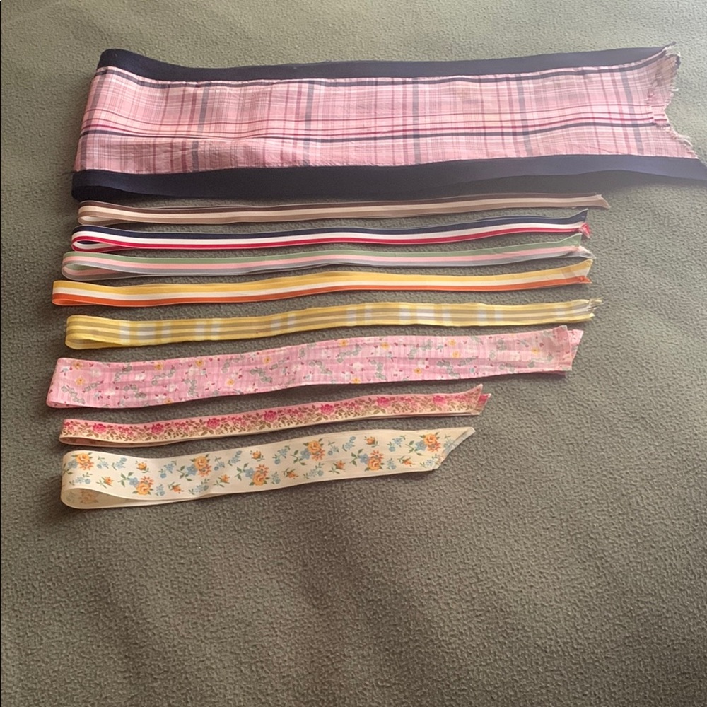 Vintage hair ribbons. Lot of 9. Various lengths & widths, colors and patterns.